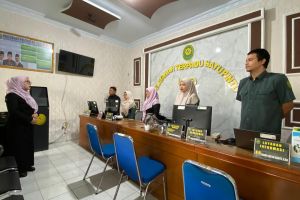 Ketua Pengadilan Agama Sidikalang Sampaikan Amanat dalam Morning Briefing Petugas PTSP